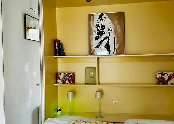 Daire Vieux Bord De *